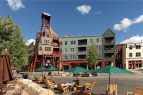 Upscale 1 Bedroom Mountain Condo in River Run Village with Expansive Mountain Views and Walking Distance to Ski Slopes
